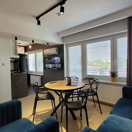 Διαμέρισμα Goldenapart -apartamenty Z Dwiema Sypialniami, Basen