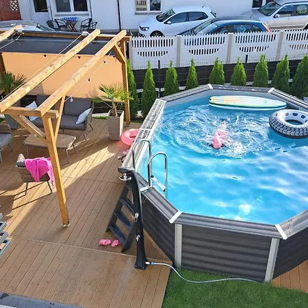 Apartman Goldenapart -apartamenty Z Dwiema Sypialniami, Basen