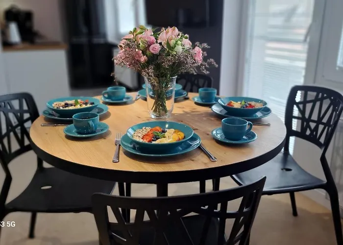 Goldenapart -apartamenty Z Dwiema Sypialniami, Basen 库瑞尼卡慕斯卡